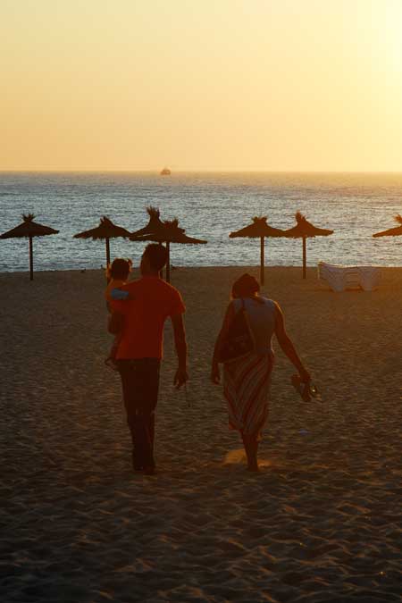 Portugalia, plaża o zachodzie słońca