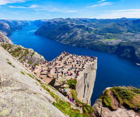 Czy Arendelle leży nad fiordem? Geografia w bajkach. 3 Preikestolen norwegia fiordy twojemapy com