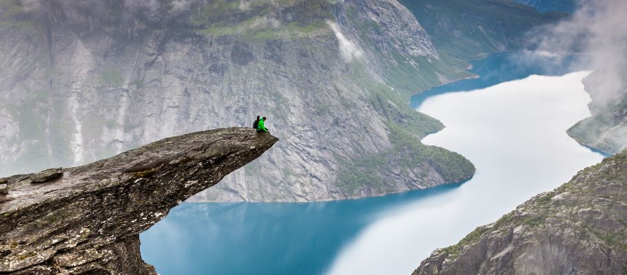 Czy Arendelle leży nad fiordem? Geografia w bajkach. 4 Trolltunga norwegia fiordy twojemapy com